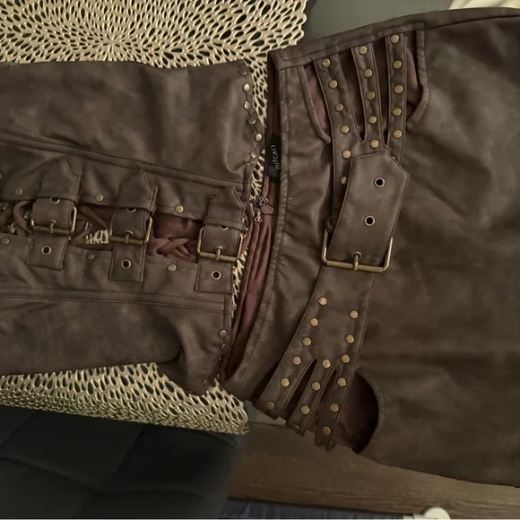 Edgy 2 piece set in Dark Brown - Picture 2 of 3